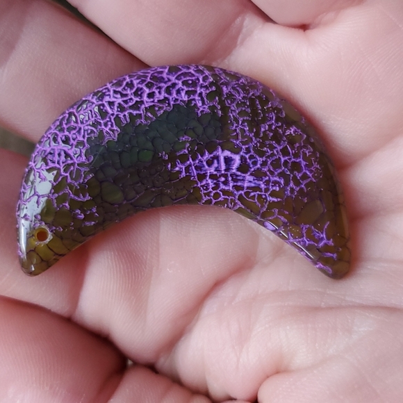 New Dragon Veins Agate Crescent Moon Pendant. - Picture 4 of 11